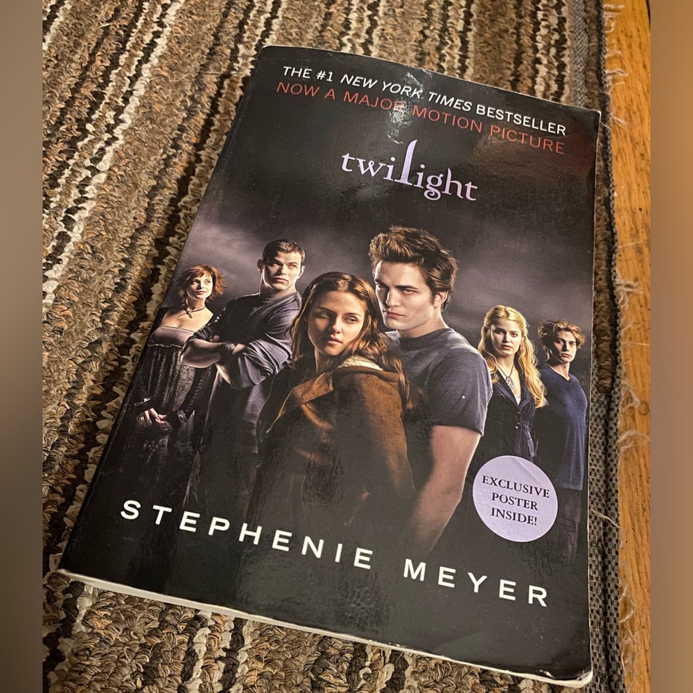 Twilight - Stephenie Meyer paperback book